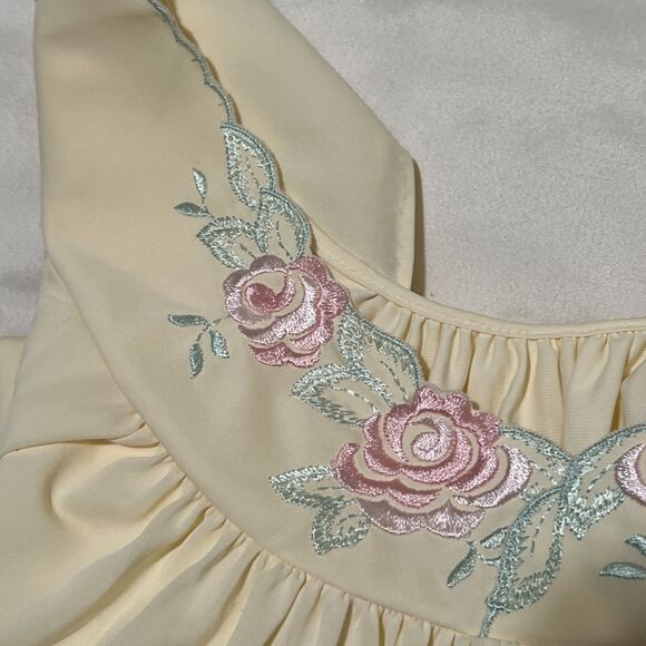 VTG Yellow Nylon Chiffon and Lace Nightgown Floral SZ M SHADOWLINE Embroidered - Picture 15 of 15